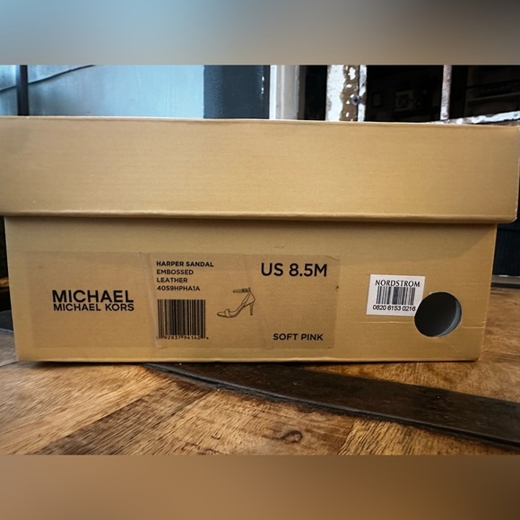 ✨ New in Box ✨ Michael Kors Harper Heels Soft Pink Embossed Leather – Size 8.5M - Picture 8 of 8